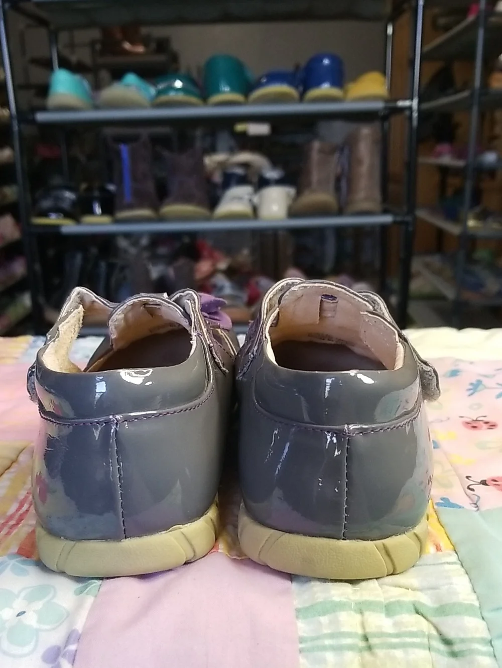Livie & Luca Grey Patent Leather T-Strap Sandals w/Purple Suede Flowers Size 1 Y
